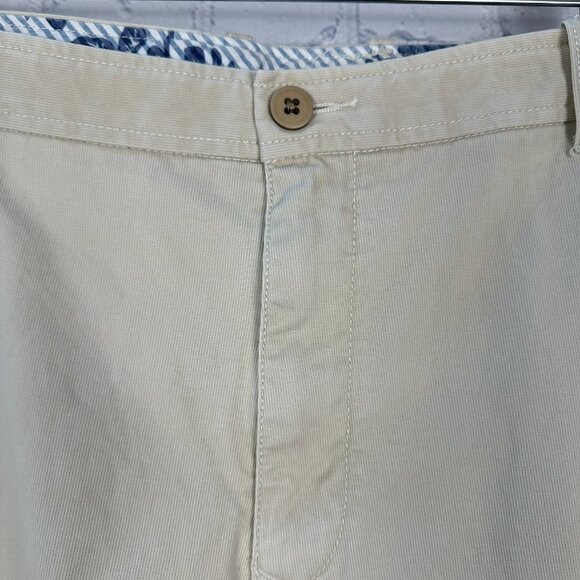 Tommy Bahama Lightweight Corduroy 10 Inch Shorts, Size 42, Bleached Sand Beige - Picture 3 of 8